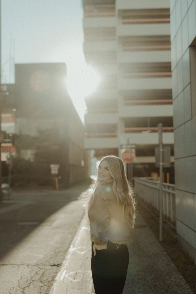 senior session with the sun in the background