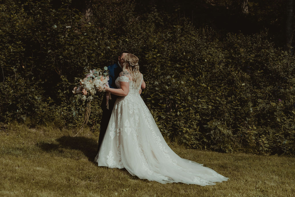 amazing bride and groom 