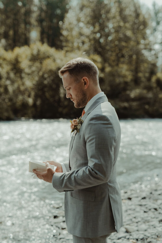 groom waiting for the bride for their first look