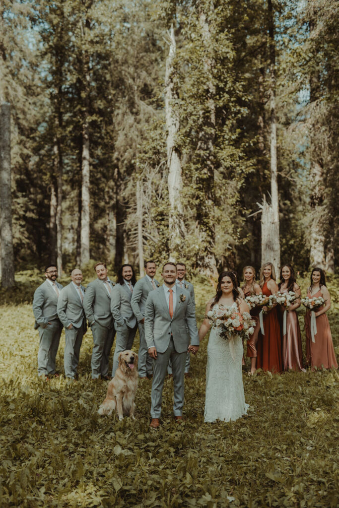 bride and groom with their bridesmaids and groomsmen 