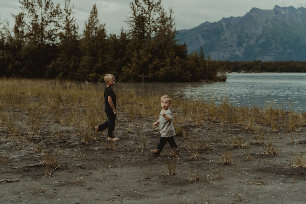 Candid Summer Family Photoshoot in Alaska