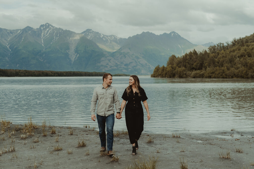 couple holding hands during their photoshoot