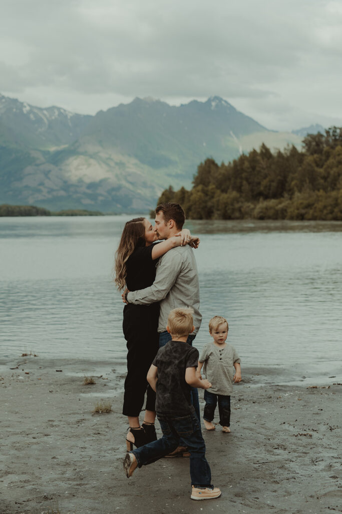 Candid Summer Family Photoshoot in Alaska