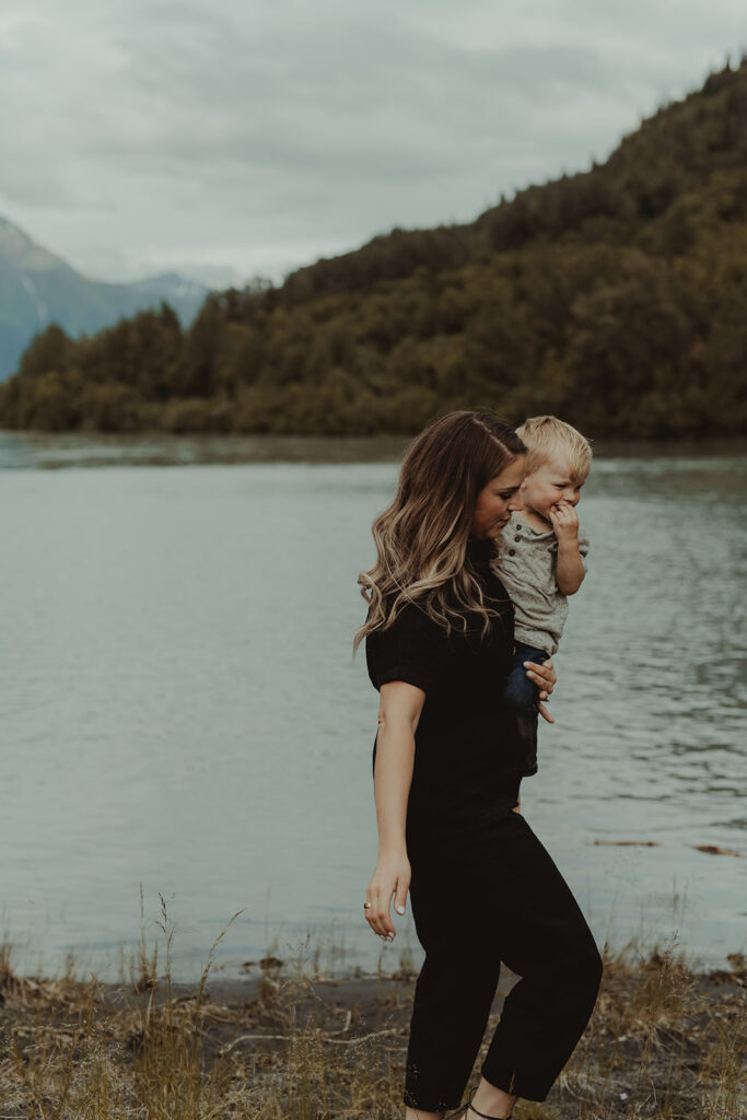 Candid Summer Family Photoshoot in Alaska