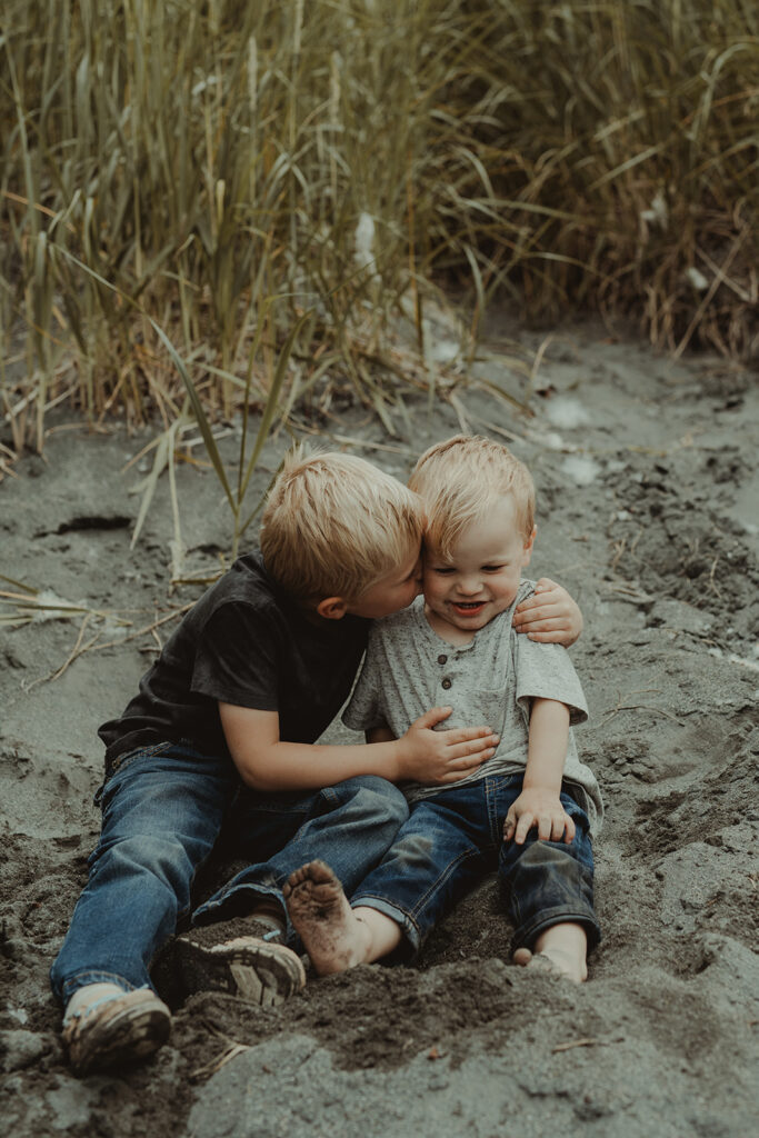 siblings at their family session