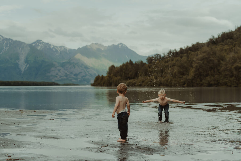 Candid Summer Family Photoshoot in Alaska