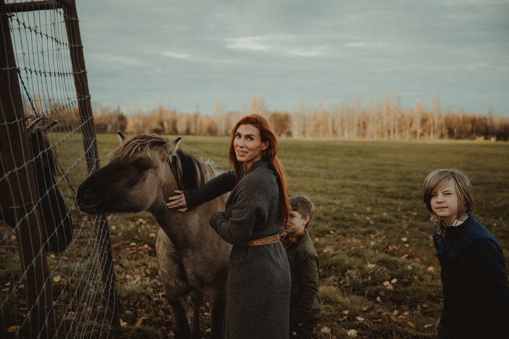 mom petting a horse during her family photoshoot